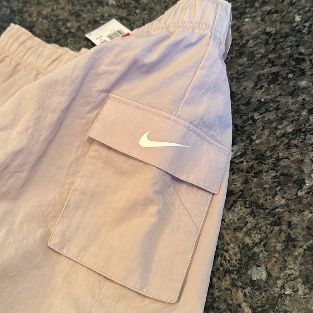 Nike loose fit high rise pocket shorts NWT L - Picture 2 of 9